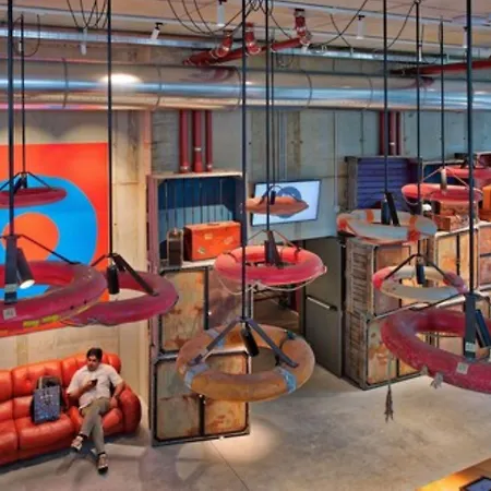 ホステル アンダ ベニス *