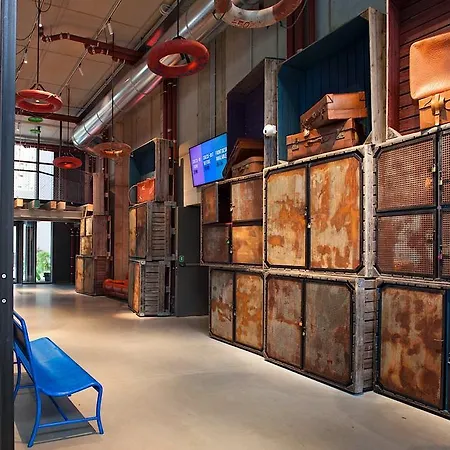 アンダ ベニス ホステル *