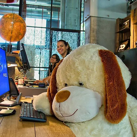 호스텔 안다 베니스 *