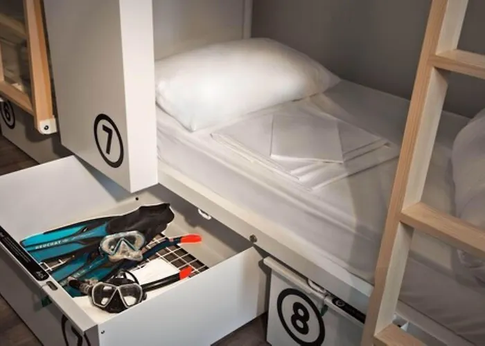 安达威尼斯旅舍 *